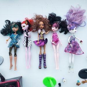 Monster High Doll Lot with Case